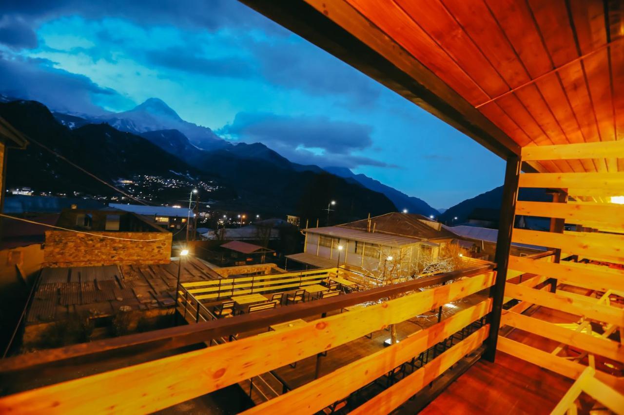 Wooden Hotel Kazbegi Stepantsminda Exterior foto
