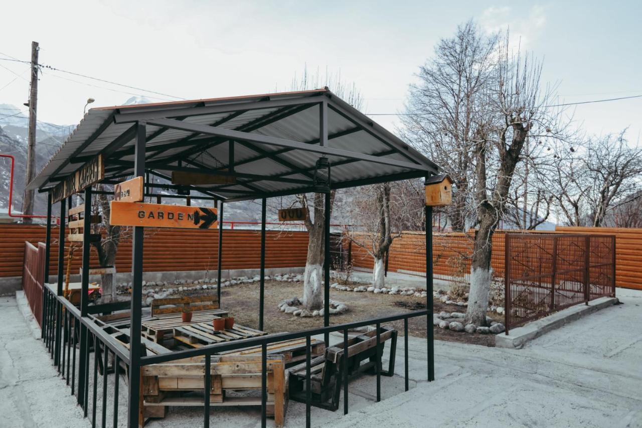 Wooden Hotel Kazbegi Stepantsminda Exterior foto