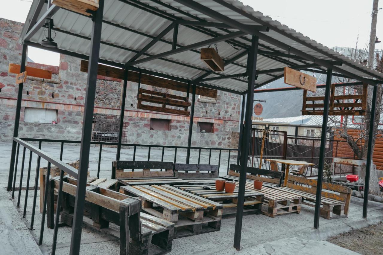 Wooden Hotel Kazbegi Stepantsminda Exterior foto