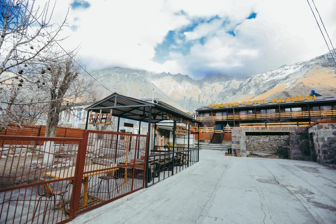 Wooden Hotel Kazbegi Stepantsminda Exterior foto