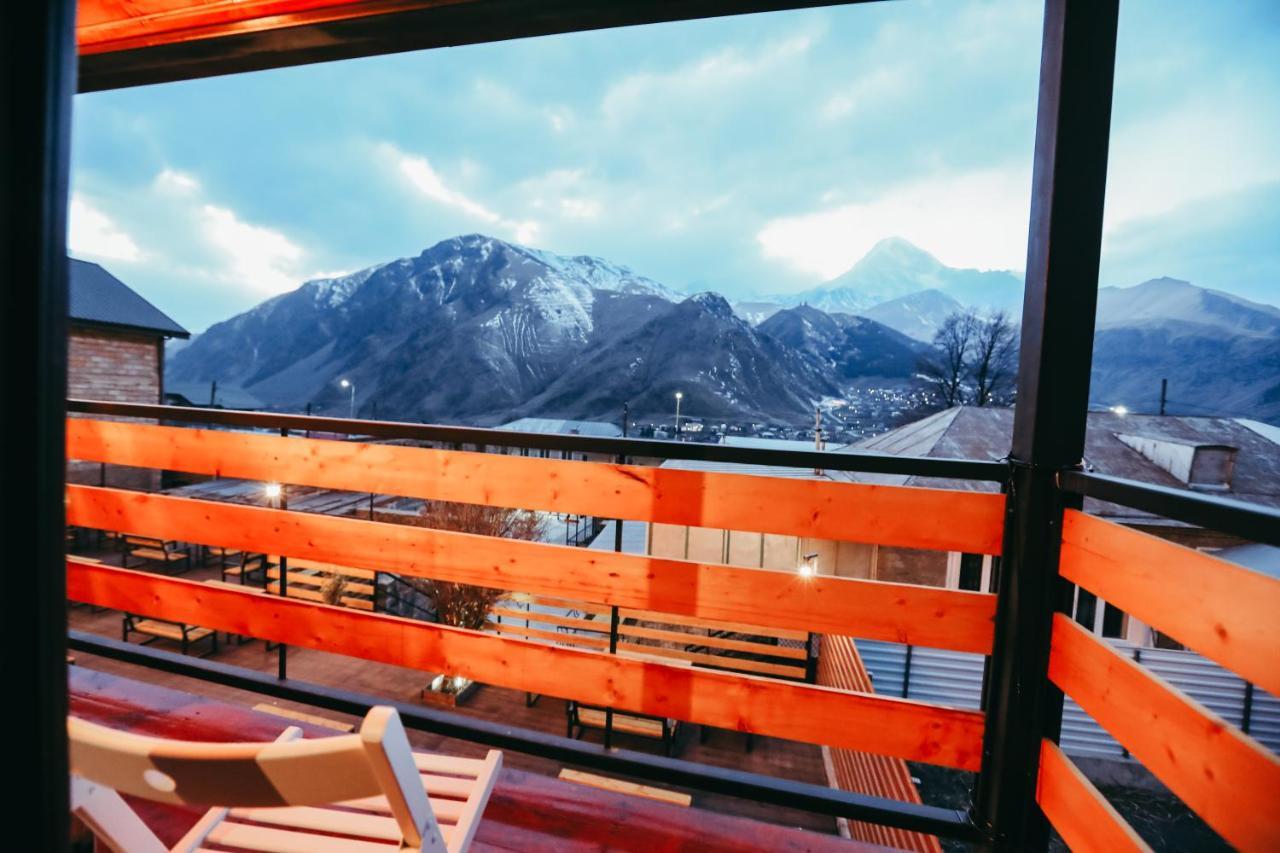Wooden Hotel Kazbegi Stepantsminda Exterior foto