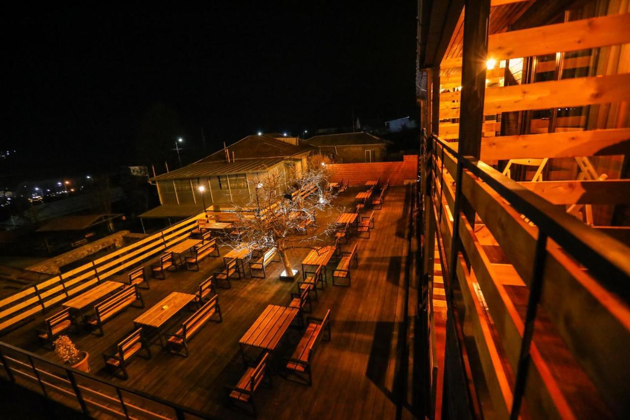 Wooden Hotel Kazbegi Stepantsminda Exterior foto