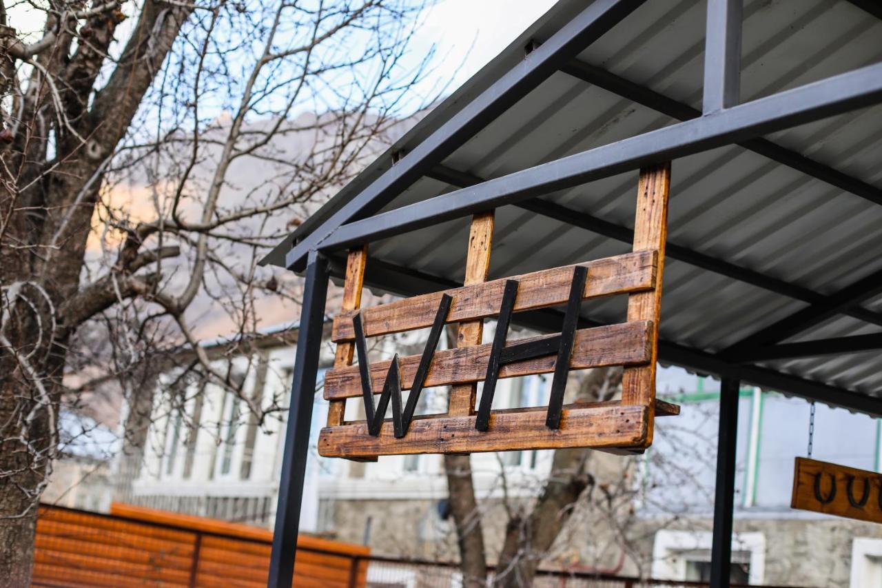 Wooden Hotel Kazbegi Stepantsminda Exterior foto