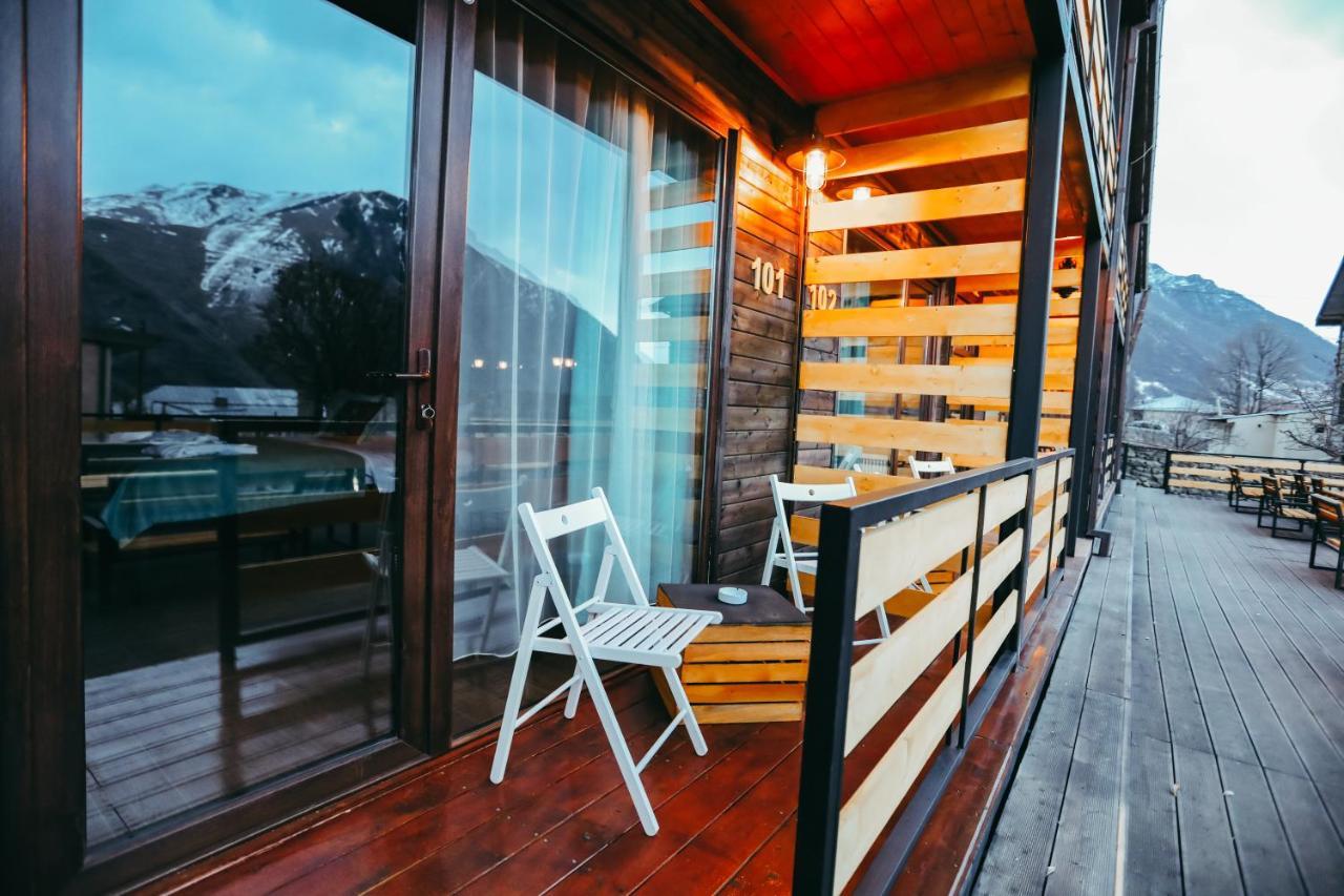 Wooden Hotel Kazbegi Stepantsminda Exterior foto