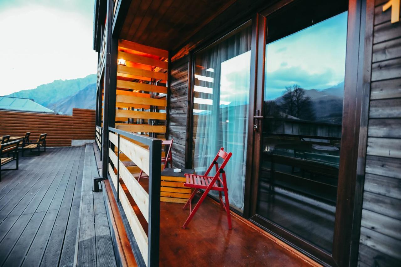 Wooden Hotel Kazbegi Stepantsminda Exterior foto